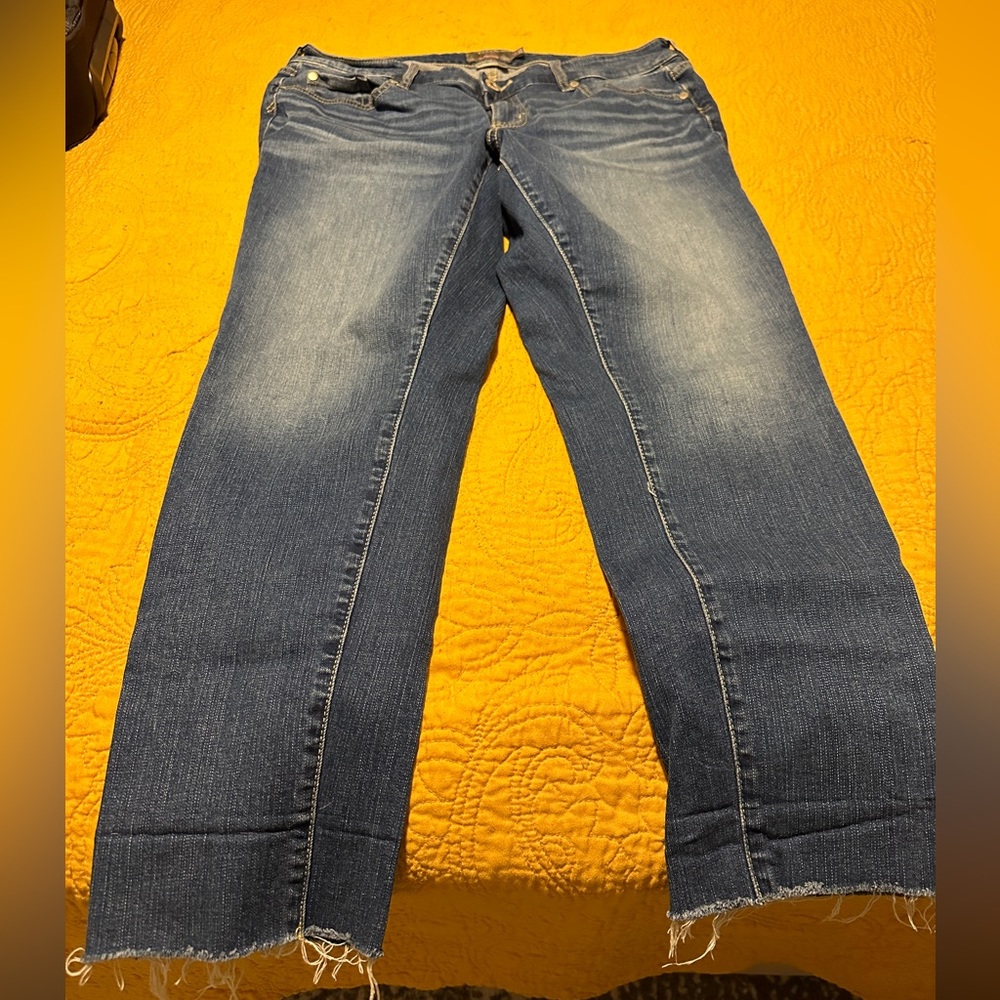 Torrid crop boyfriend jeans with frayed hem. Size 10